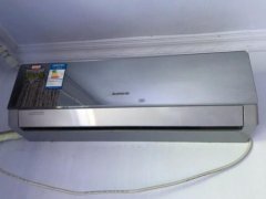 使用空调的误区空调房的空气不需更换，氟利昂一年需要更换一次